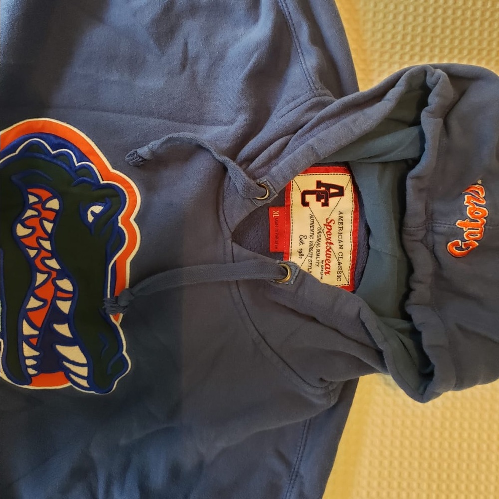 Hoddie - Picture 3 of 5